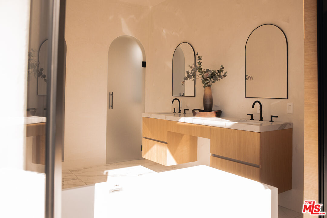 6546 Colgate Avenue Los Angeles, CA 90048 - Photo 37 of 42 a bathroom with a sink and a mirror