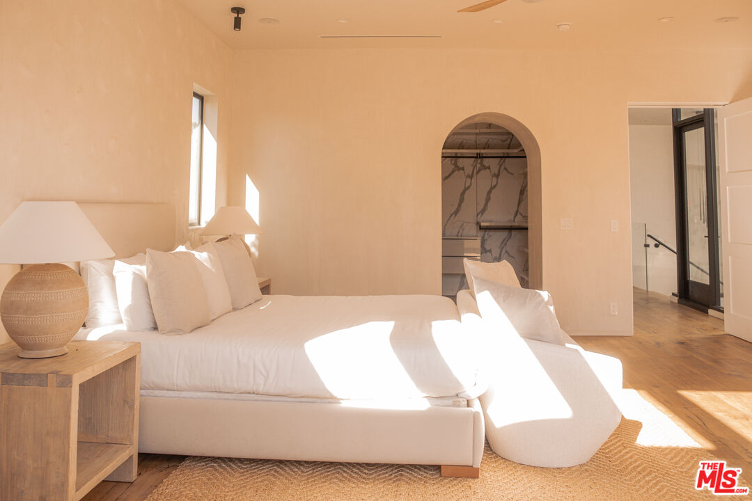 6546 Colgate Avenue Los Angeles, CA 90048 - Photo 39 of 42 a bedroom with a bed a mirror and lamp