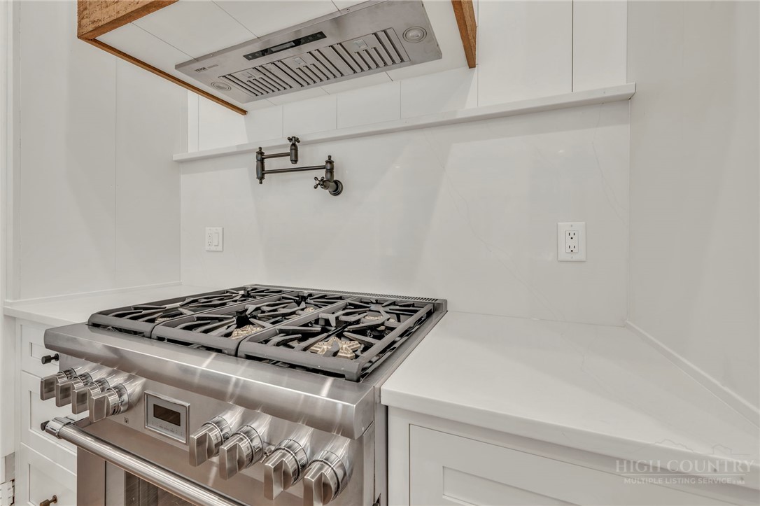 253 Old Boone Road Blowing Rock, NC 28605 - Photo 11 of 44
