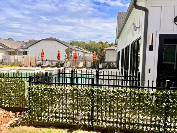 $1,725 | 4250 Woodridge Parkway, Unit 1083, Porter, TX 77365