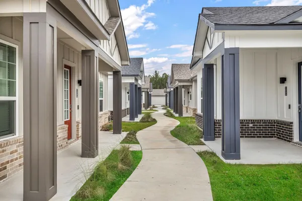 $1,725 | 4250 Woodridge Parkway, Unit 1083, Porter, TX 77365