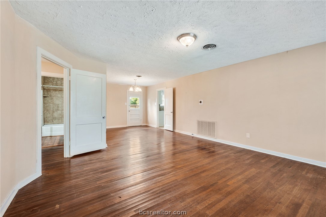 110 North Gordon Street Bryan, TX 77802 - Photo 4 of 18