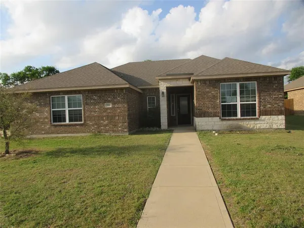 $294,000 | 711 West Milas Lane, Glenn Heights, TX 75154