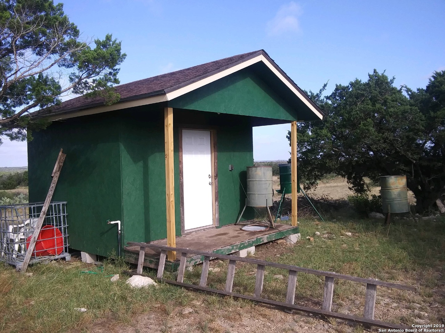 1052 Steep Road Del Rio, TX 78840 - Photo 4 of 25 a front view of a house with garden