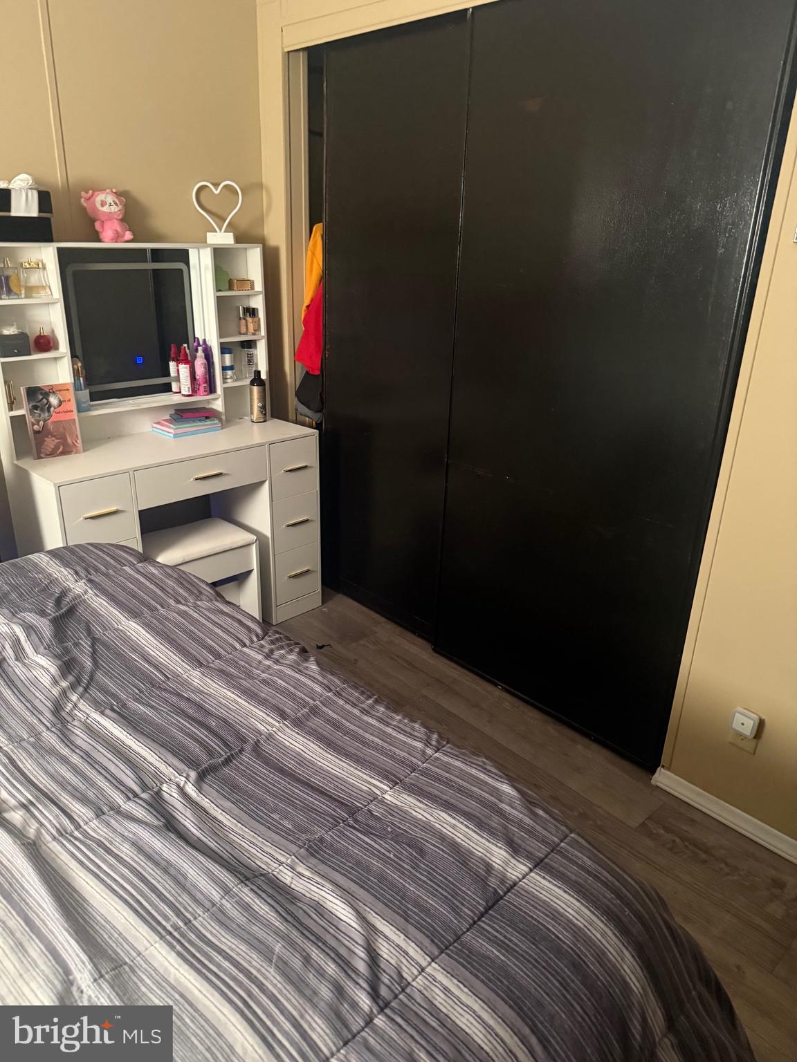 2581 Old Harrisburg Road Gettysburg, PA 17325 - Photo 6 of 15 a bedroom with a bed and a potted plant