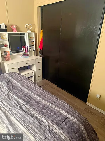 a bedroom with a bed and a flat tv screen