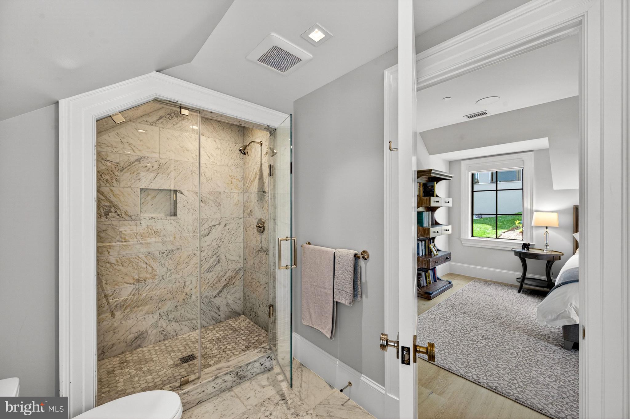 4432 Chestnut Lane Washington, DC 20007 - Photo 25 of 43 Bedroom 2 - En-suite Bathroom