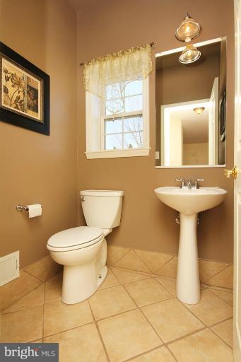 10751 Easterday Road Myersville, MD 21773 - Photo 14 of 27 1/2 BATH