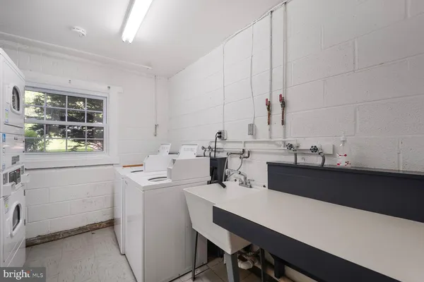 $2,300 | 3860 Lyndhurst Drive, Unit 202, Fairfax, VA 22031