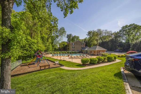 $2,300 | 3860 Lyndhurst Drive, Unit 202, Fairfax, VA 22031