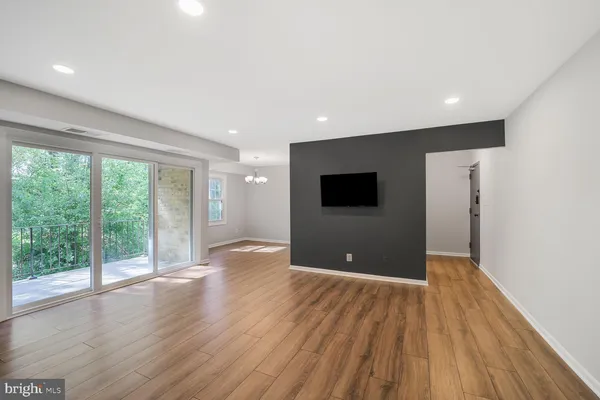 $2,300 | 3860 Lyndhurst Drive, Unit 202, Fairfax, VA 22031