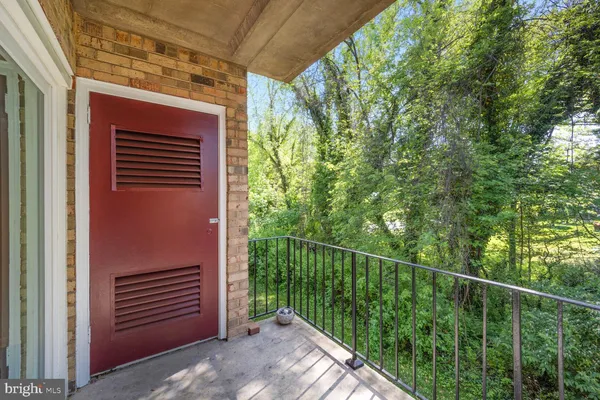 $2,300 | 3860 Lyndhurst Drive, Unit 202, Fairfax, VA 22031