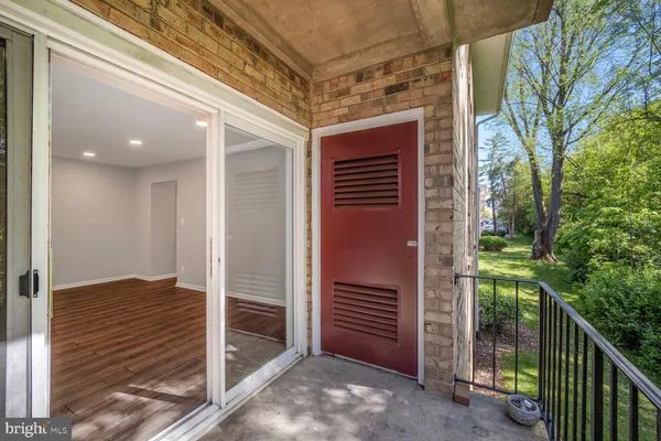 $2,300 | 3860 Lyndhurst Drive, Unit 202, Fairfax, VA 22031