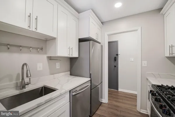 $2,300 | 3860 Lyndhurst Drive, Unit 202, Fairfax, VA 22031