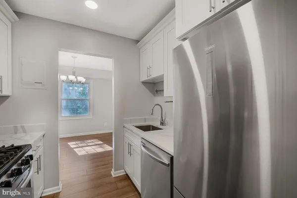 $2,300 | 3860 Lyndhurst Drive, Unit 202, Fairfax, VA 22031