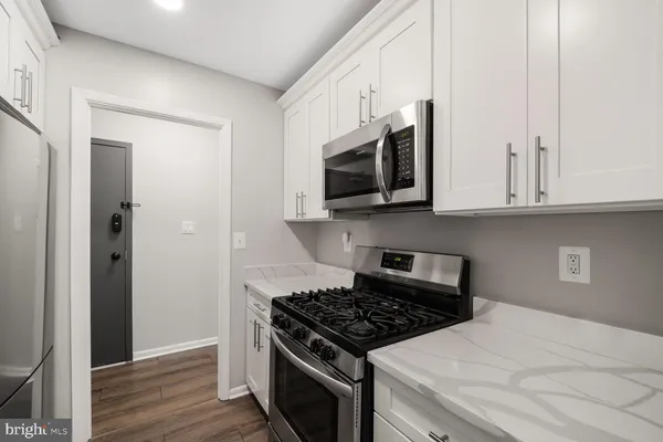 $2,300 | 3860 Lyndhurst Drive, Unit 202, Fairfax, VA 22031