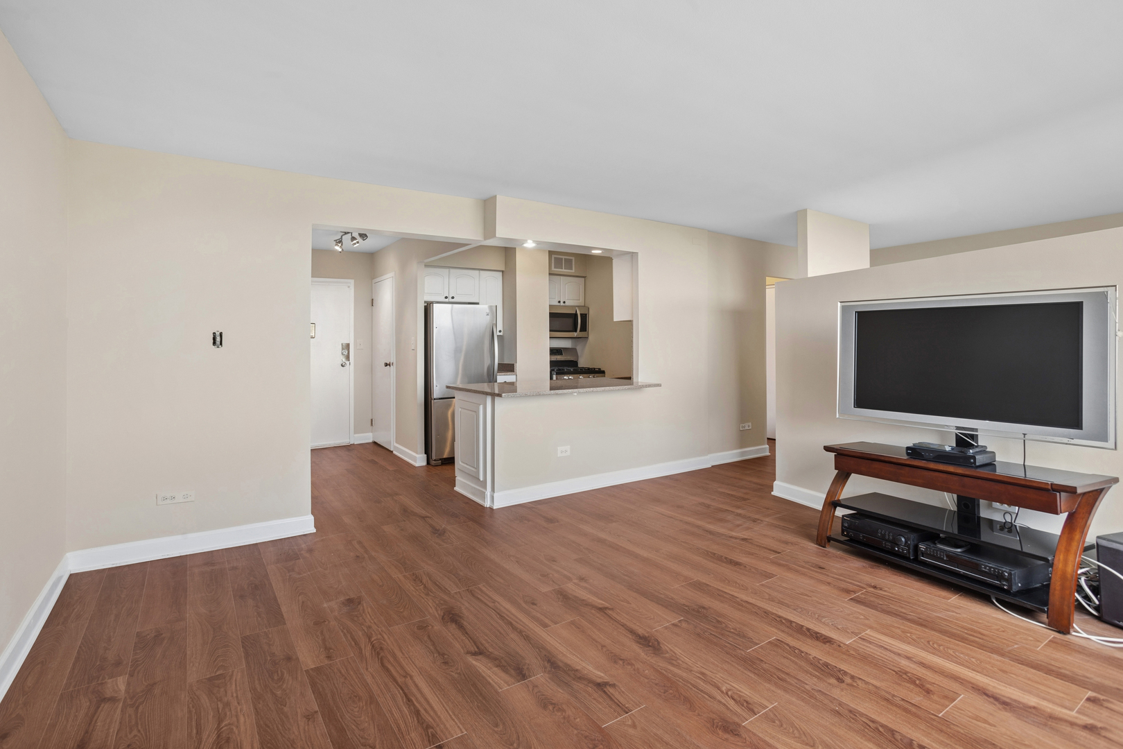 20 North Tower Road, Unit 9C Oak Brook, IL 60523 - Photo 10 of 20