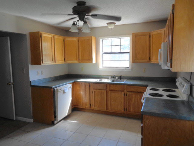 902 14th Avenue Atmore, AL 36502 - Photo 10 of 14