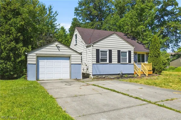 $139,900 | 1620 Cedar Drive, Lorain, OH 44052
