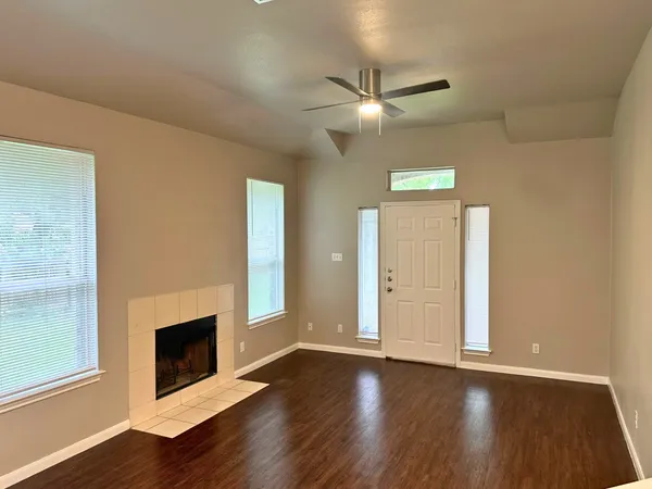 $1,695 | 1503 Cedar Park Drive, Unit B, Cedar Park, TX 78613