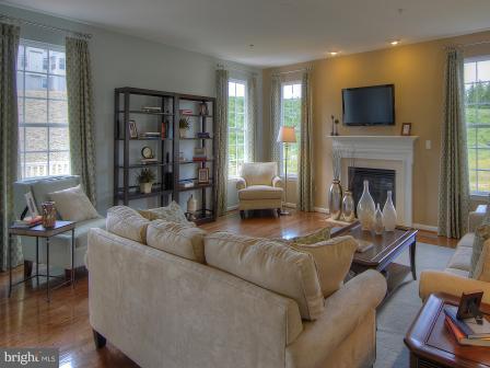 918 Gladway Road Baltimore, MD 21220 - Photo 8 of 9 Living Room