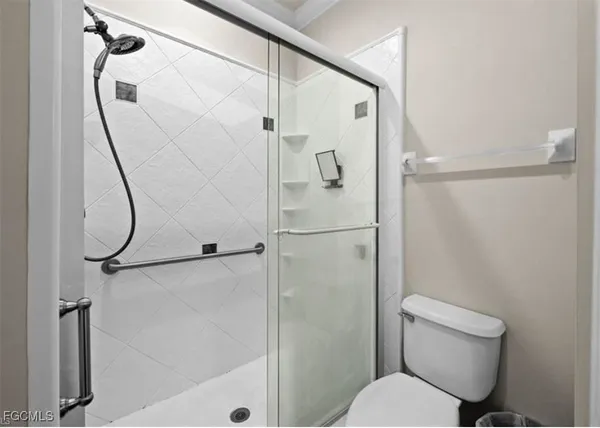 a bathroom with a toilet and a shower