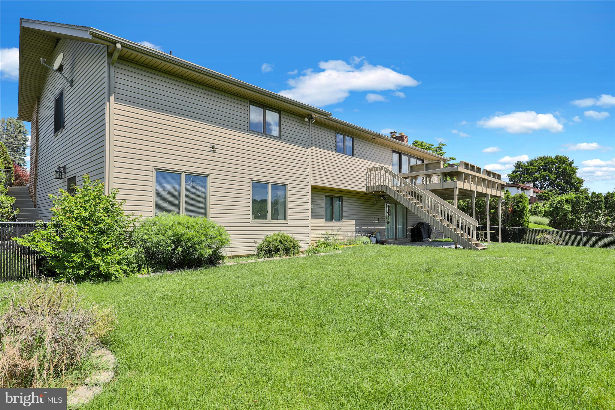1620 Commonwealth Boulevard Reading, PA 19607 - Photo 48 of 55 Exterior Rear