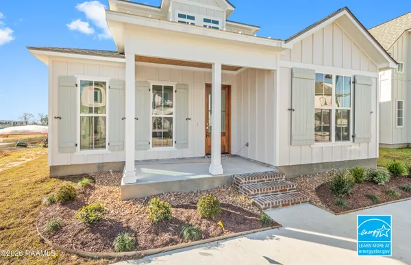 $379,999 | 302 Villager Avenue, Scott, LA 70583