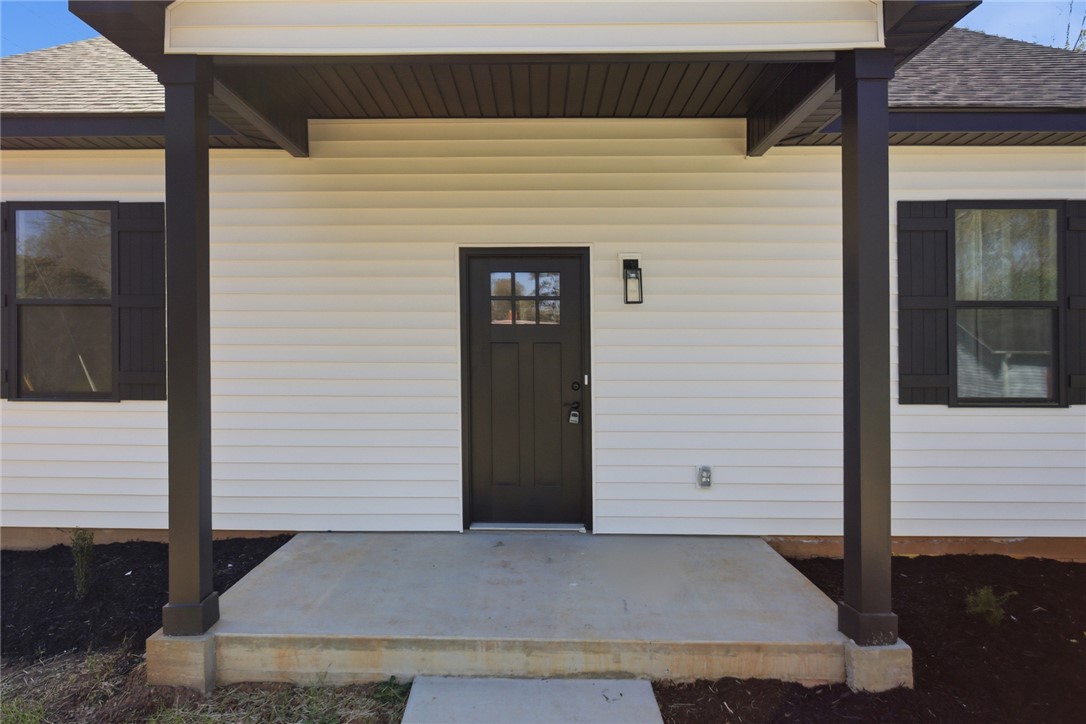 216 South Stribling Street Seneca, SC 29678 - Photo 6 of 38 This charming home offers a welcoming facade with classic details and inviting curb appeal.