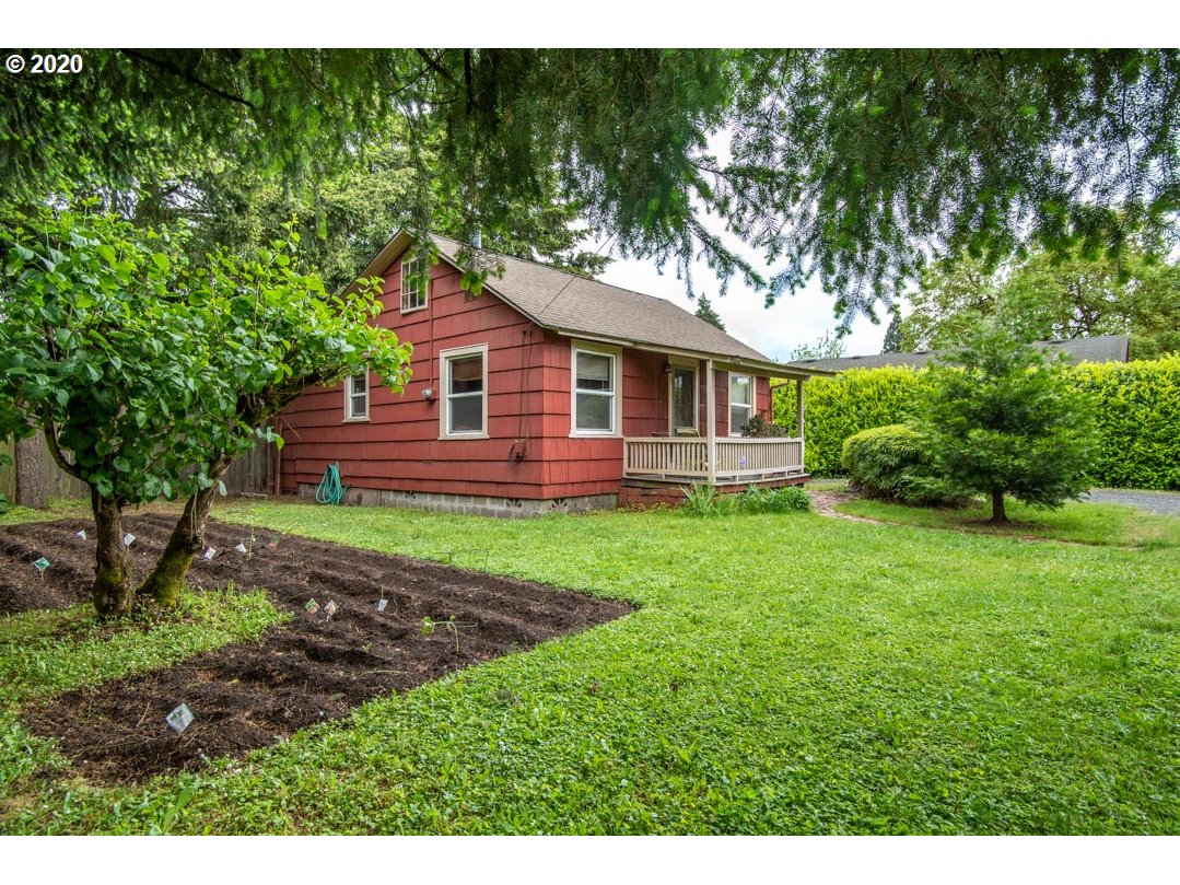 1229 5th Street Springfield, OR 97477 - Photo 3 of 32