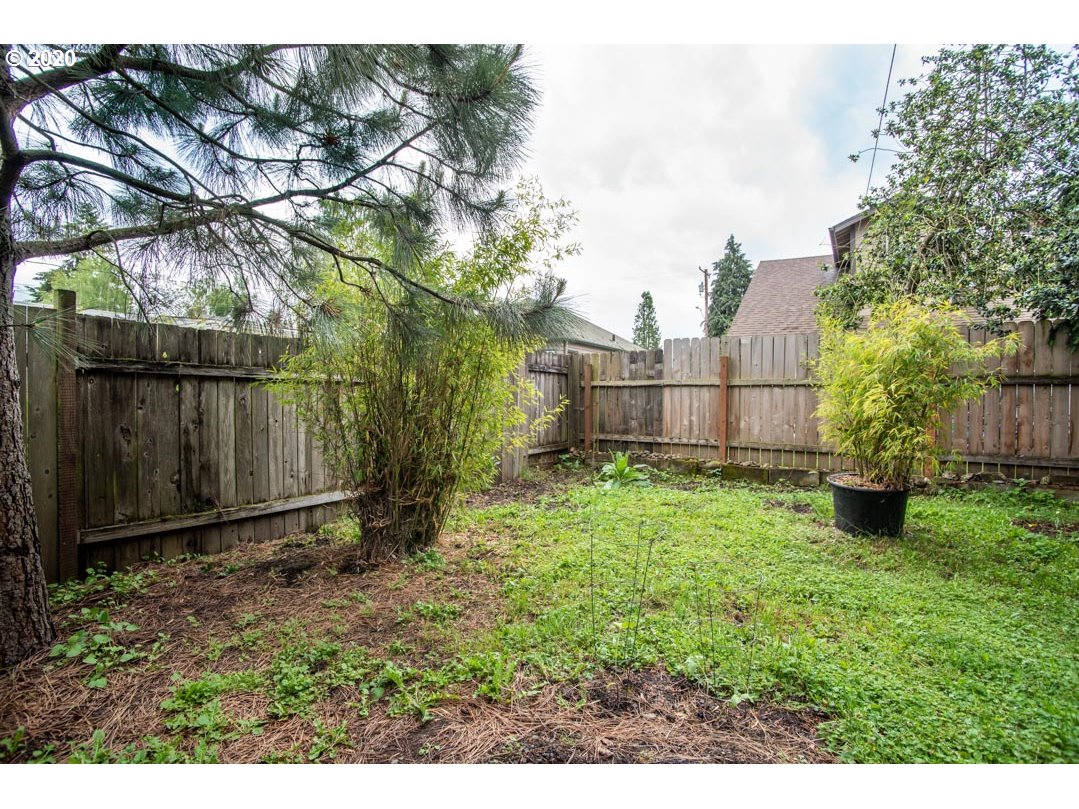 1229 5th Street Springfield, OR 97477 - Photo 26 of 32