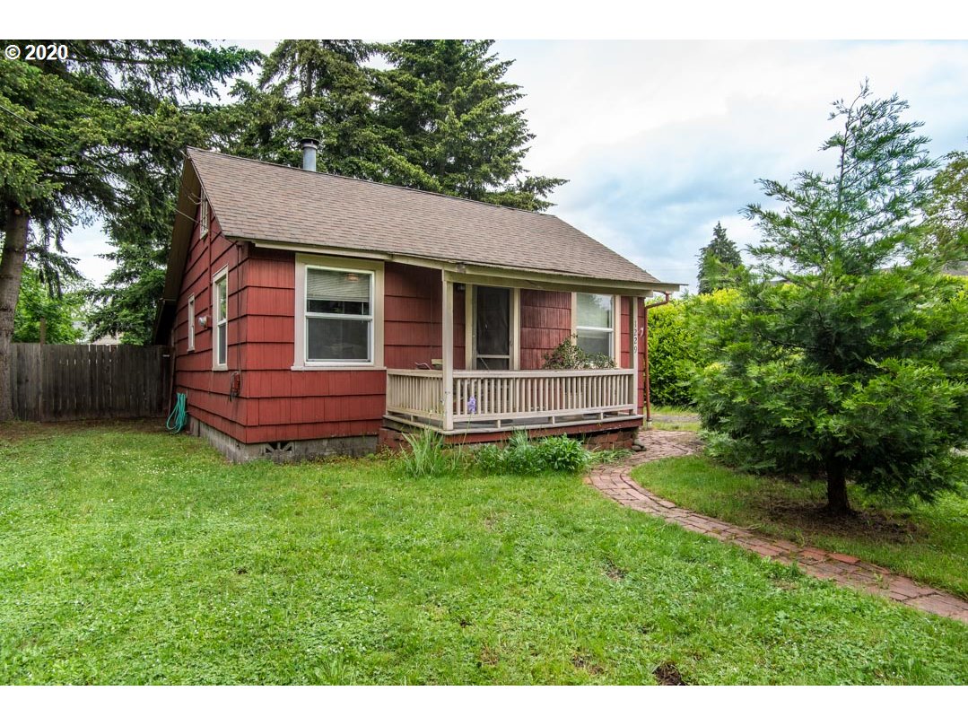 1229 5th Street Springfield, OR 97477 - Photo 4 of 32