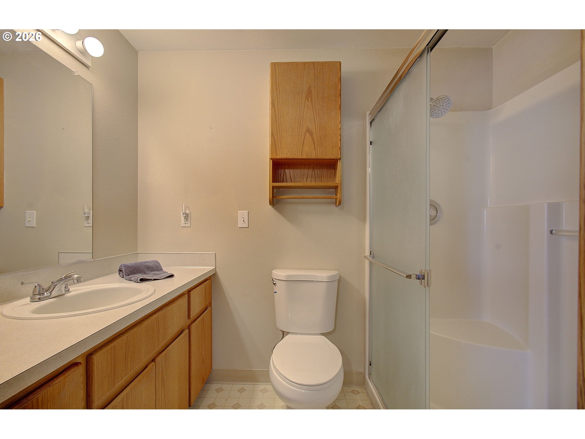 2121 Northeast 77th Avenue Vancouver, WA 98664 - Photo 18 of 26 Bathroom, Attached