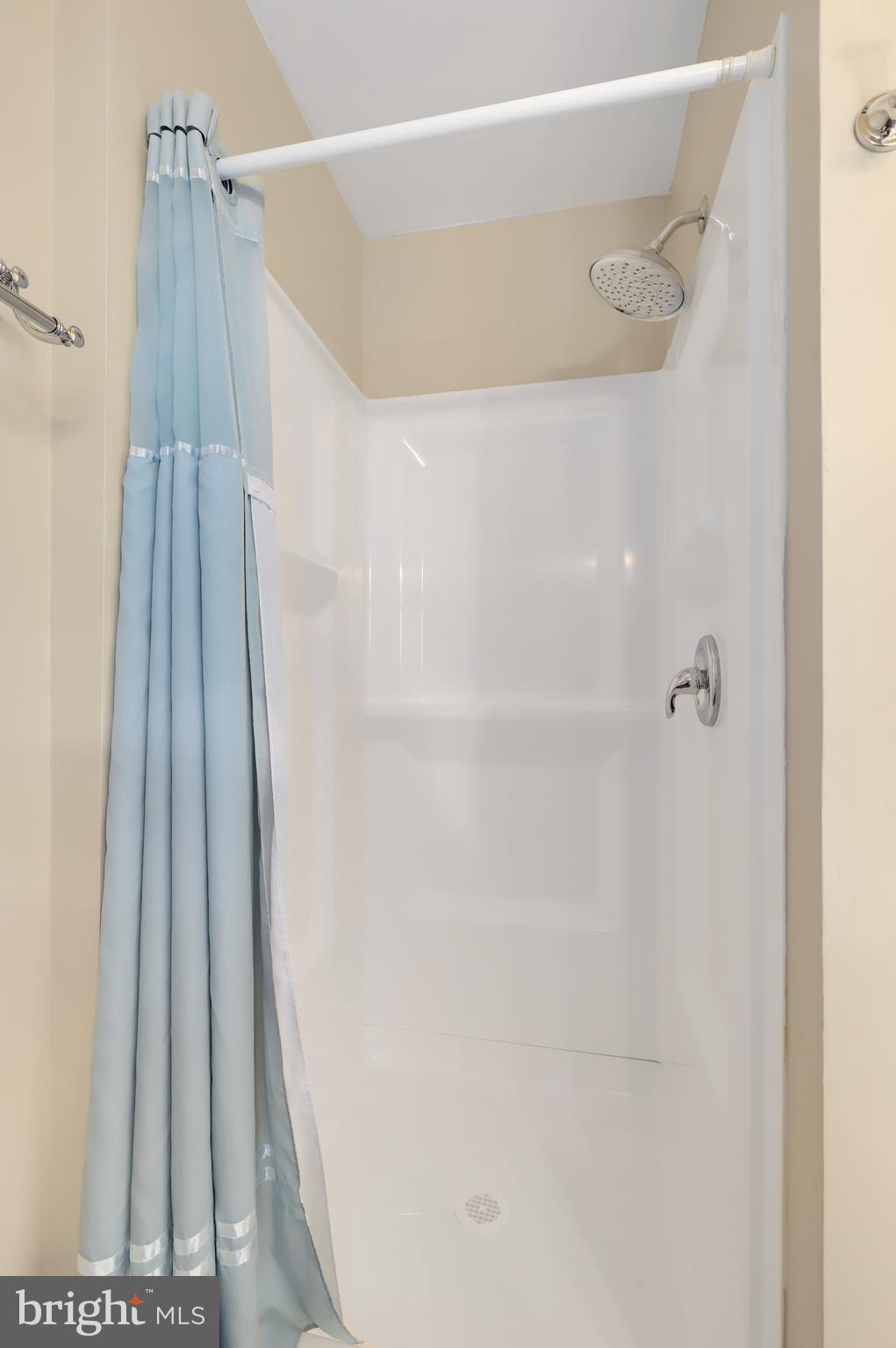 6484 Topsails Lane Springfield, VA 22150 - Photo 25 of 30 Bath (Master)