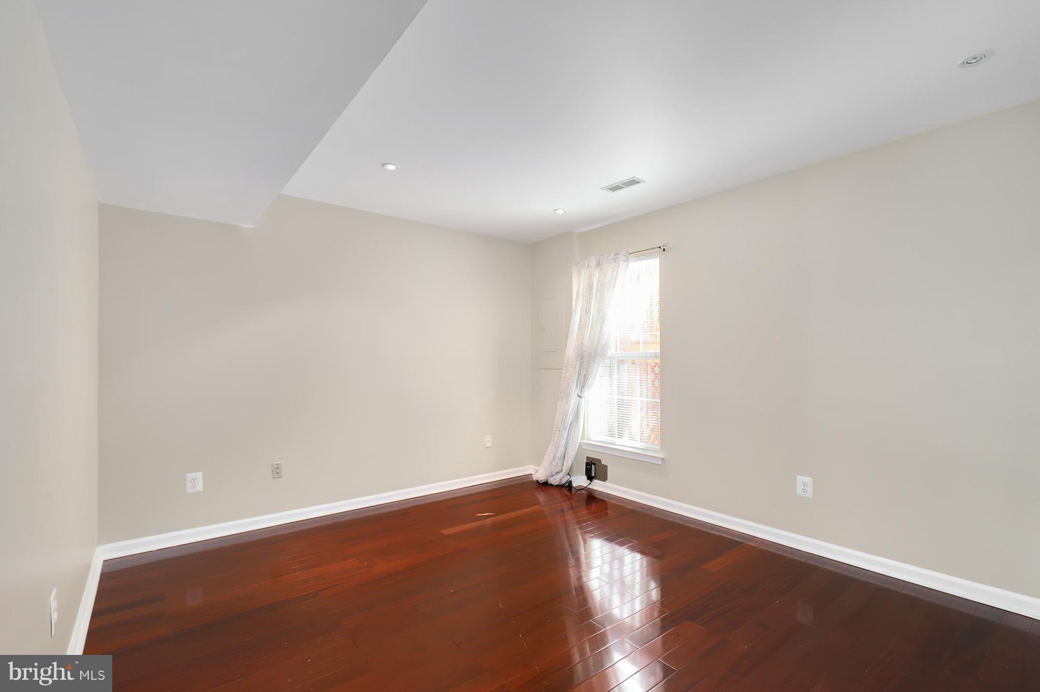 6484 Topsails Lane Springfield, VA 22150 - Photo 5 of 30 Interior (General)