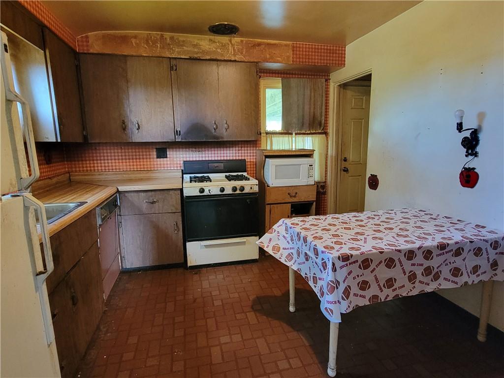 421 Hays Road Venetia, PA 15367 - Photo 8 of 28 a kitchen with a stove a sink and a refrigerator