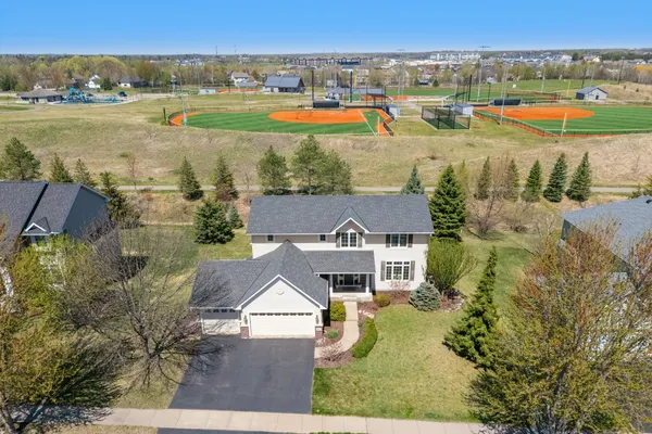 $715,000 | 18724 65th Place North, Maple Grove, MN 55311