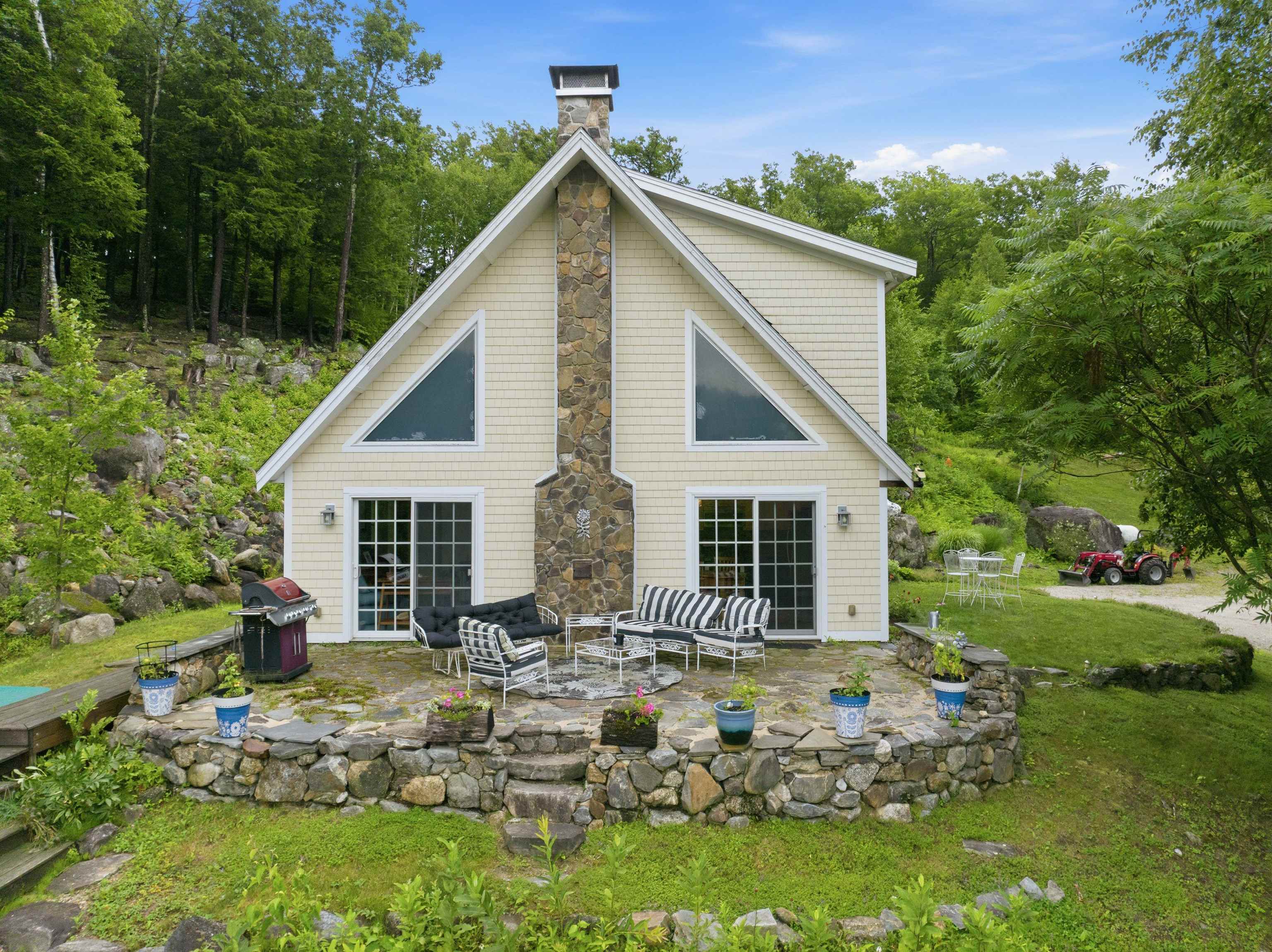 125 Cunningham Pond Road Warner, NH 03278 - Photo 1 of 53 Gallery Image 1