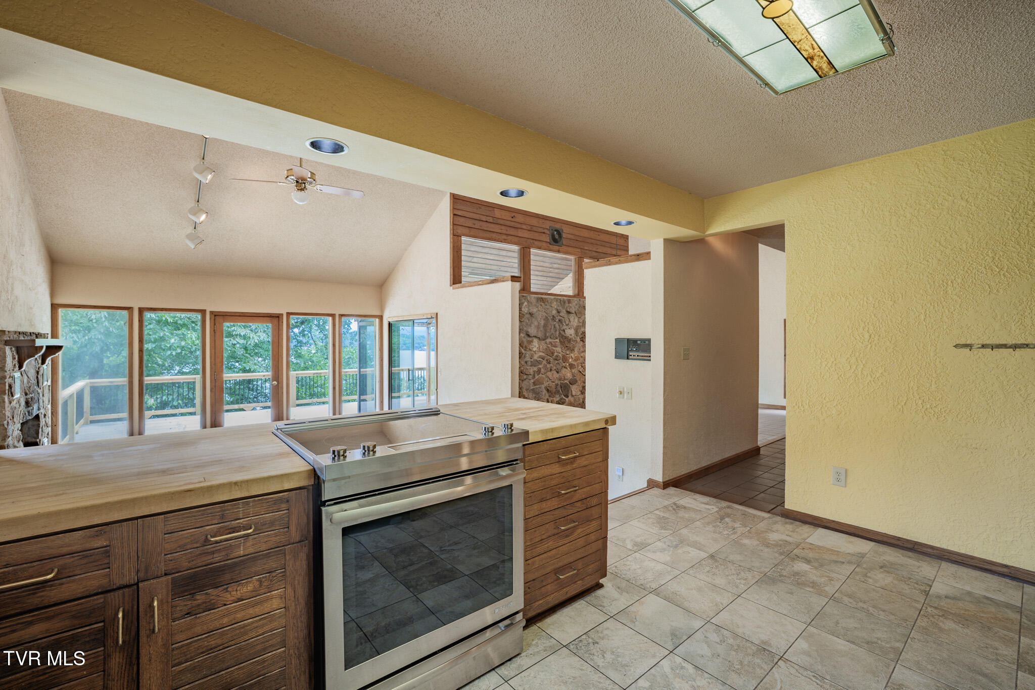 562 Gammon Road Kingsport, TN 37663 - Photo 12 of 65 1R9A8060-HDR