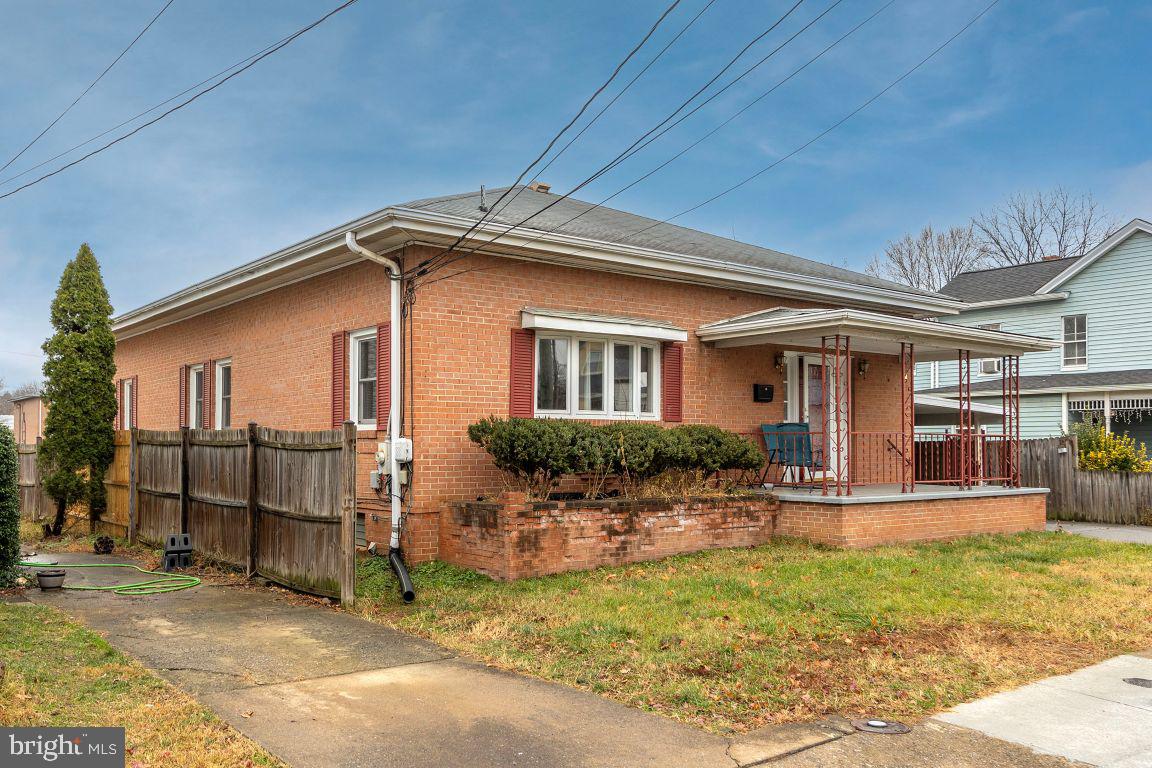 321 Blue Ridge Avenue Front Royal, VA 22630 - Photo 3 of 34 Gallery Image 3