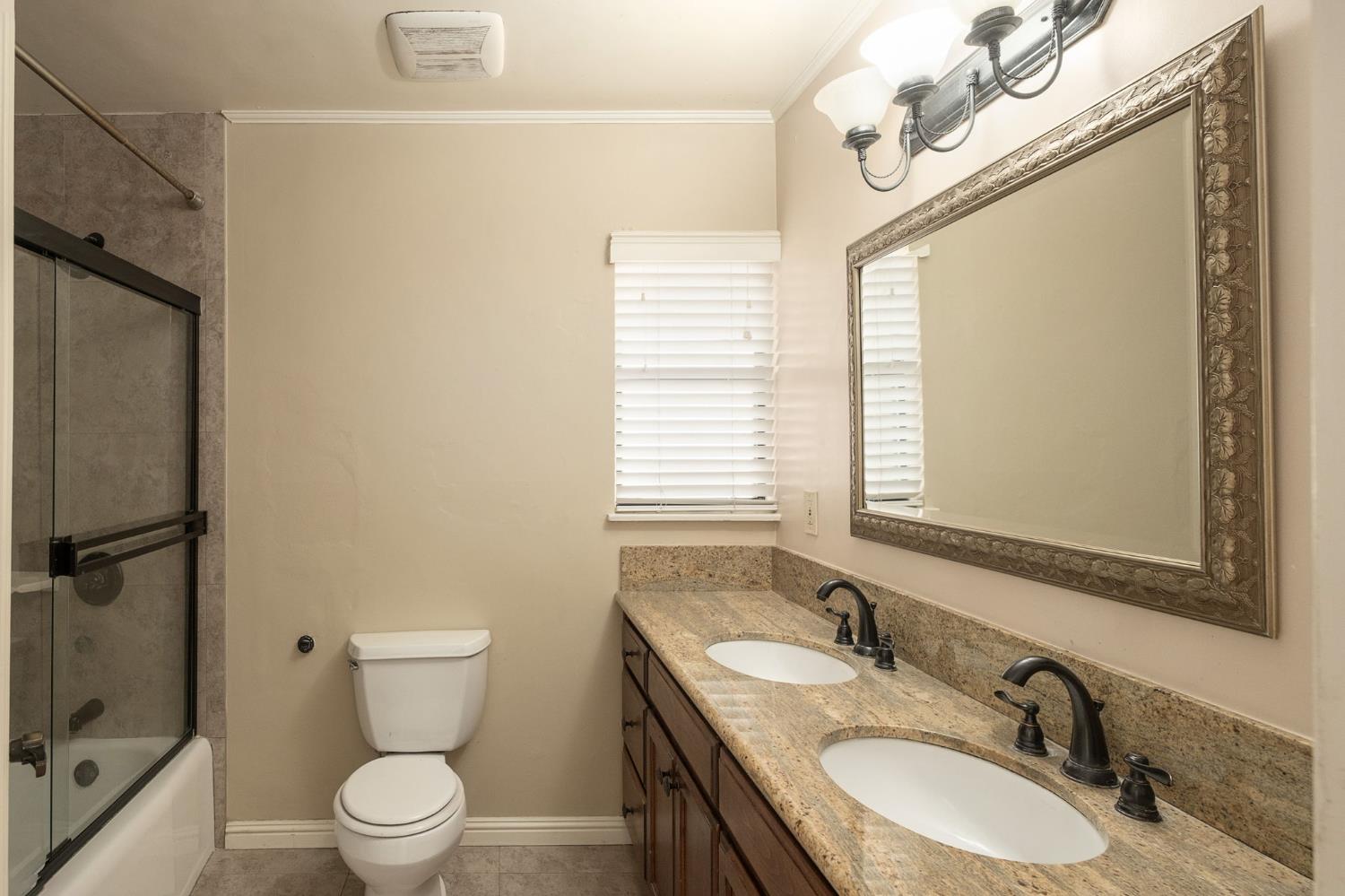 4376 North 5th Street Fresno, CA 93726 - Photo 17 of 22