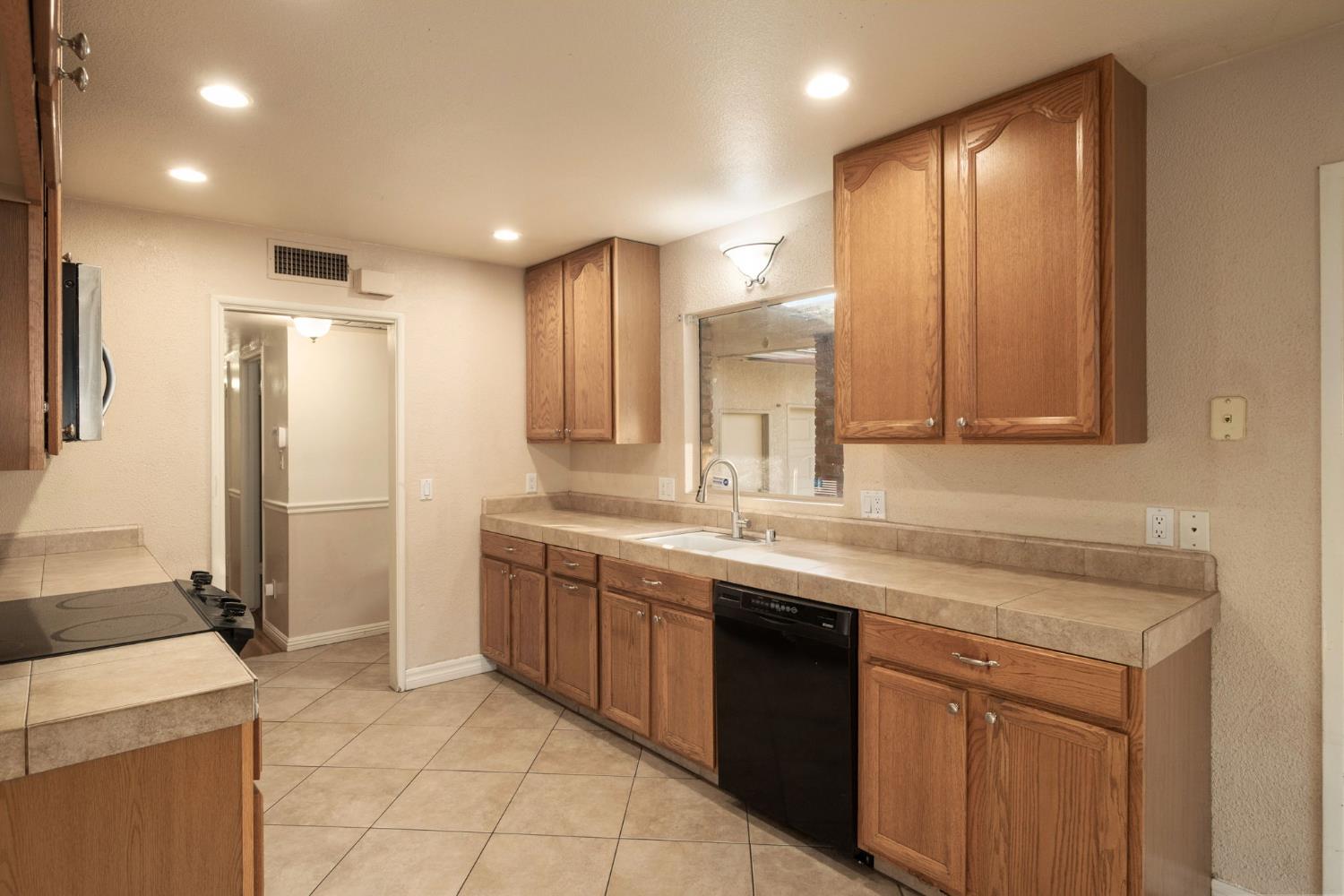 4376 North 5th Street Fresno, CA 93726 - Photo 9 of 22