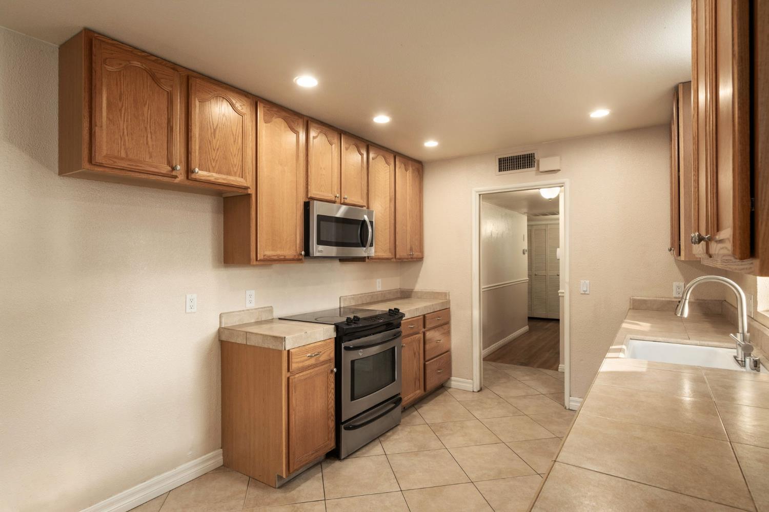 4376 North 5th Street Fresno, CA 93726 - Photo 10 of 22