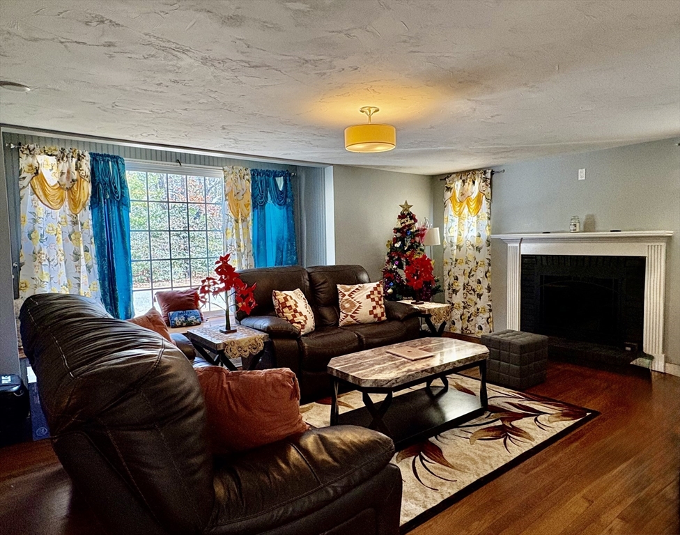 1309 Shootflying Hill Road Barnstable, MA 02632 - Photo 4 of 31