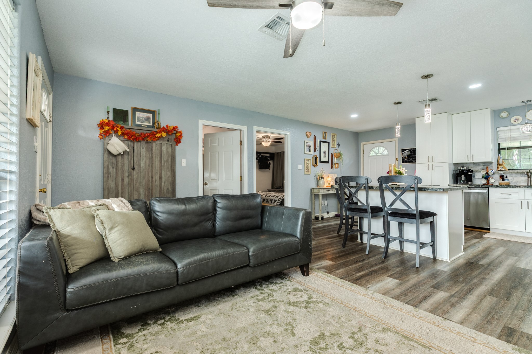 617 East Myrtle Street Angleton, TX 77515 - Photo 7 of 30 Gallery Image 7