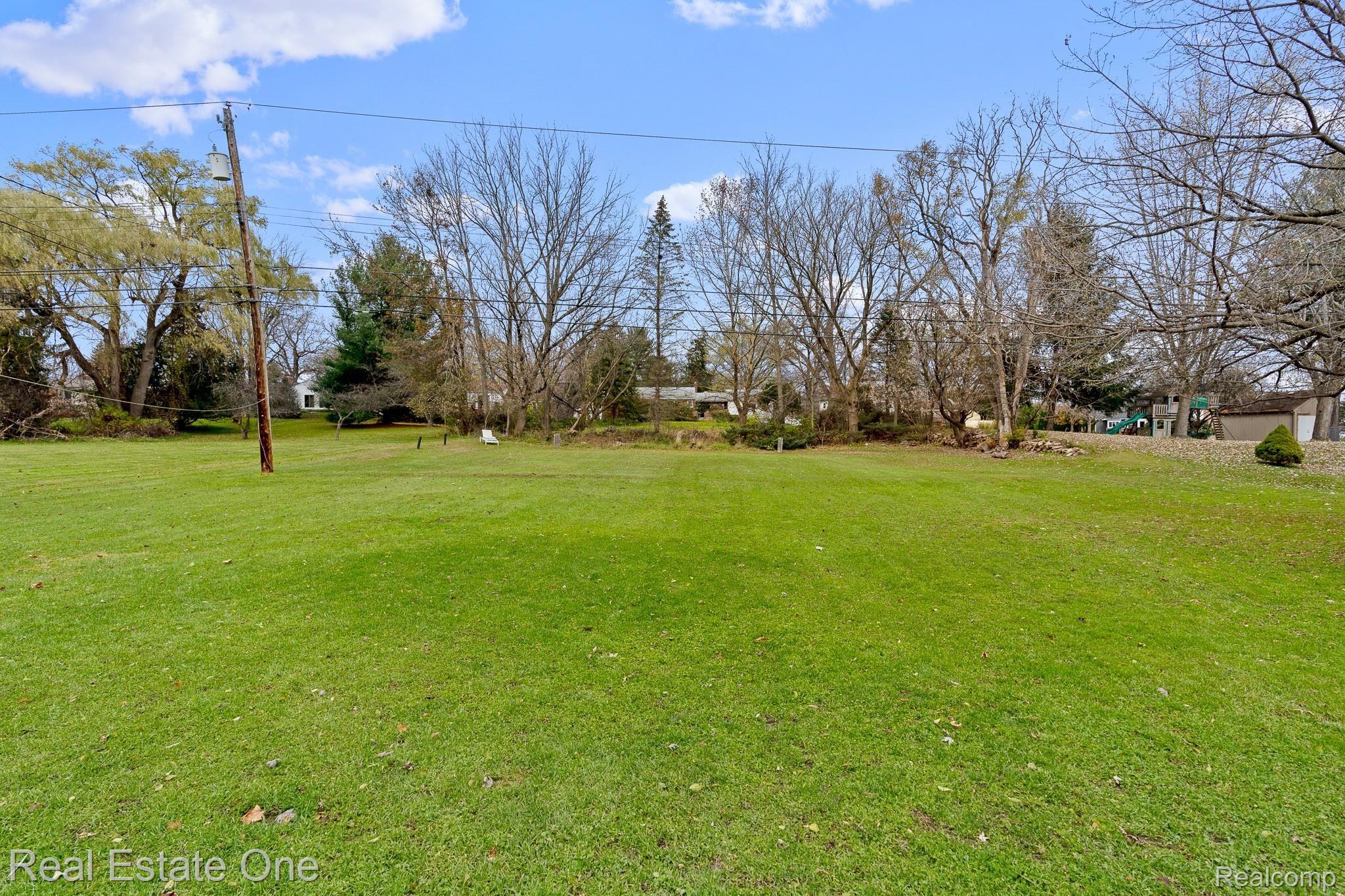 290 Maplehill Road Rochester, MI 48306 - Photo 18 of 22 290 Maplehill MLS-W102.jpg