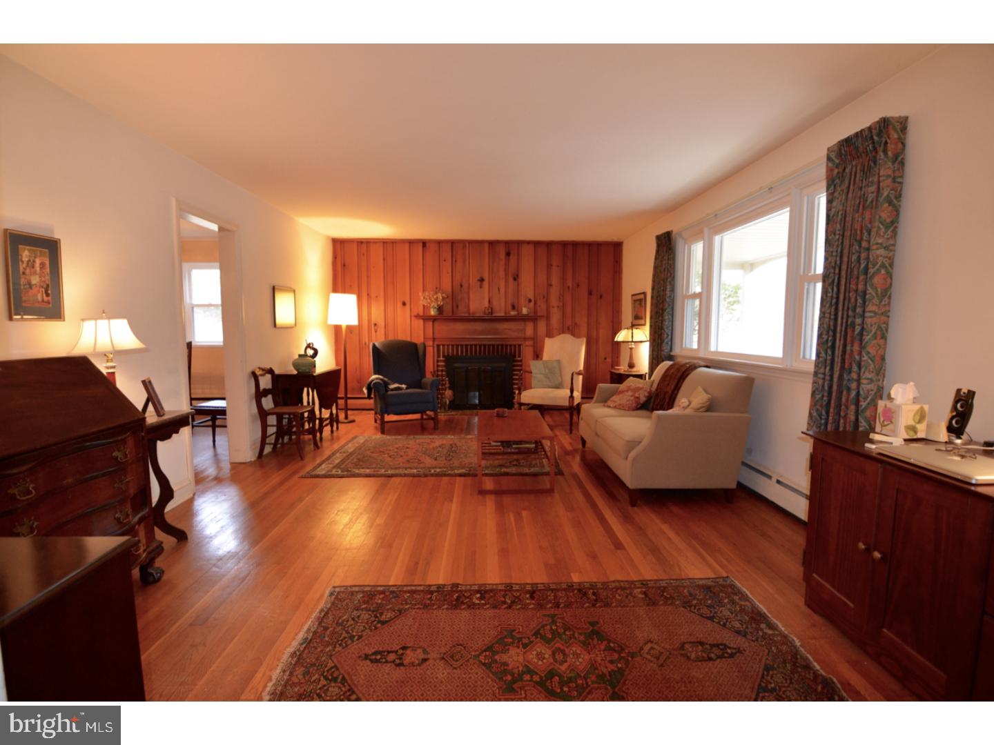341 Greene Road Berwyn, PA 19312 - Photo 5 of 22 Living Room