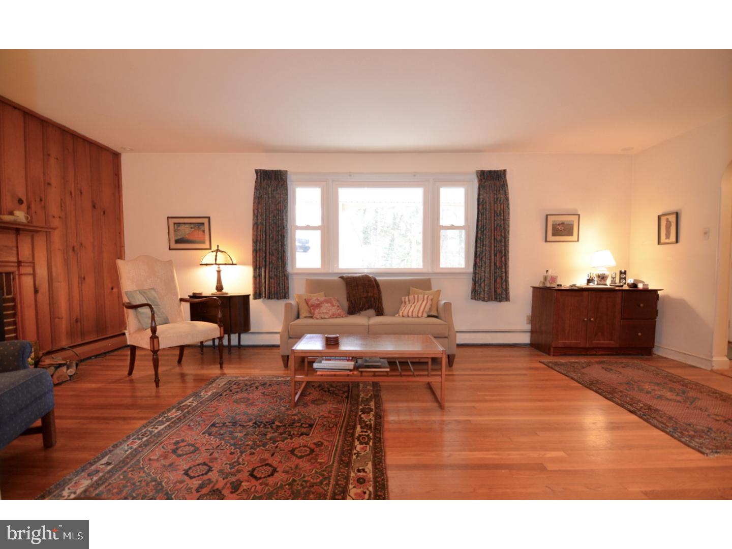 341 Greene Road Berwyn, PA 19312 - Photo 6 of 22 Living Room
