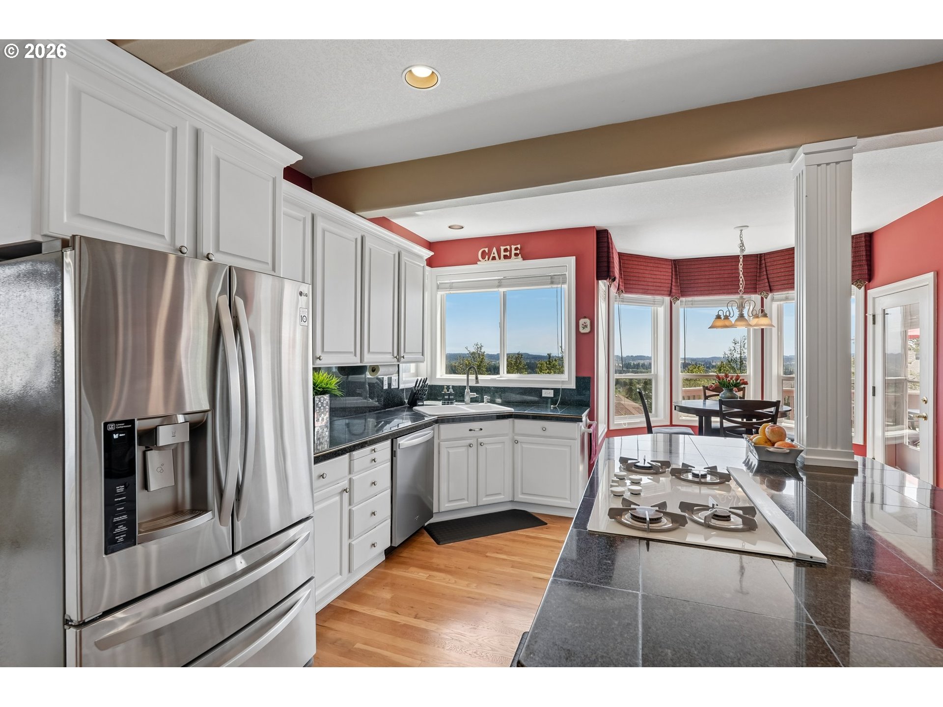 11904 Southwest Viewcrest Court Tigard, OR 97224 - Photo 16 of 47