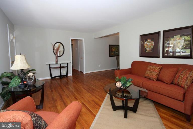 7626 Mendota Place Springfield, VA 22150 - Photo 4 of 27 Living Room #3